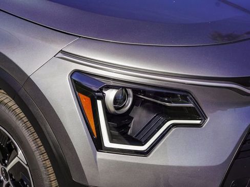 New 2026 Kia Niro LX FWD image 11