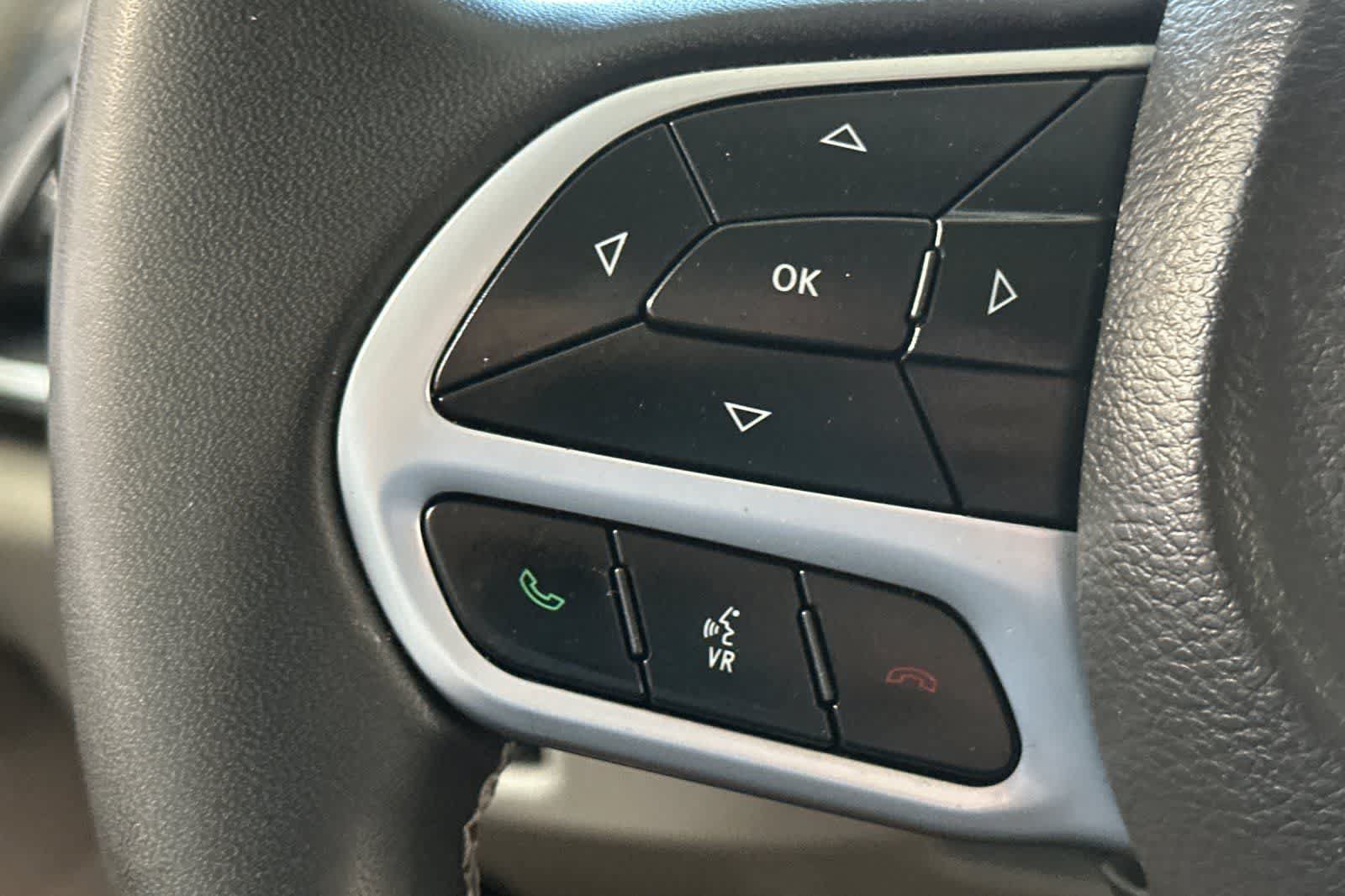 Used 2023 Chrysler Pacifica Limited FWD image 33