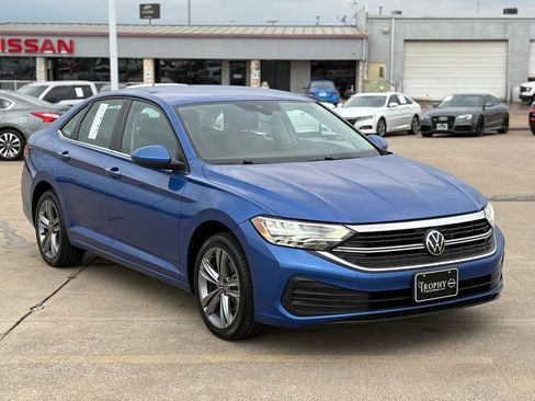 Used 2024 Volkswagen Jetta SE image 5