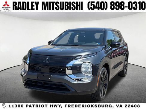 New 2026 Mitsubishi Outlander LE AWD/4WD image 1