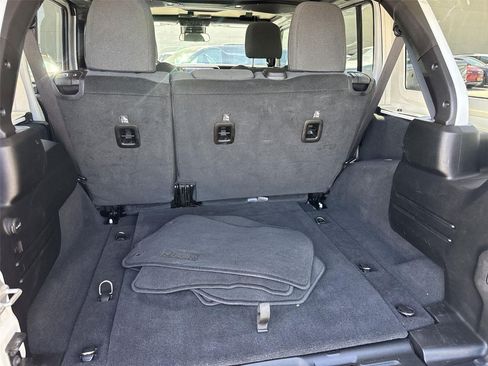 Used 2025 Jeep Wrangler Unlimited Rubicon AWD/4WD image 23