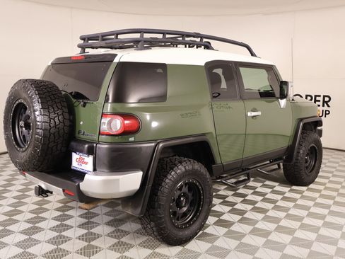 Used 2014 Toyota FJ Cruiser 4WD w/ Upgrade Package image 21