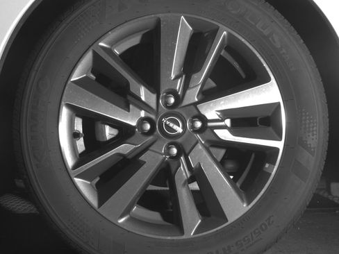 Used 2025 Nissan Versa SV FWD image 12