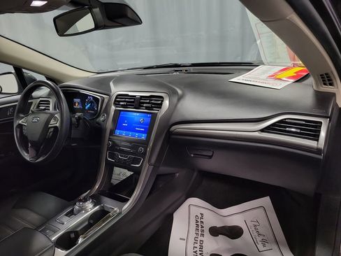 Used 2020 Ford Fusion SE image 28