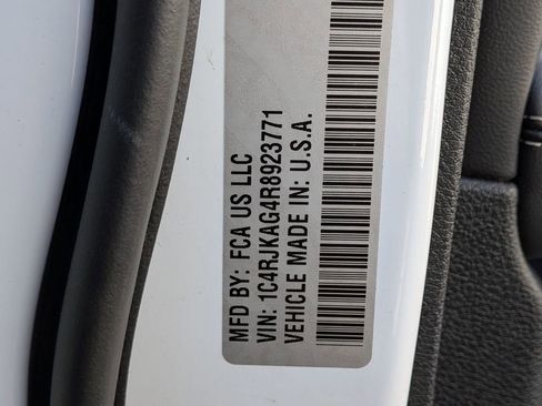 Used 2024 Jeep Grand Cherokee L Laredo image 28