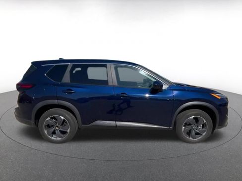 Used 2025 Nissan Rogue SV FWD image 16
