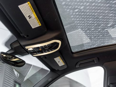 Used 2017 Porsche Cayenne S image 23