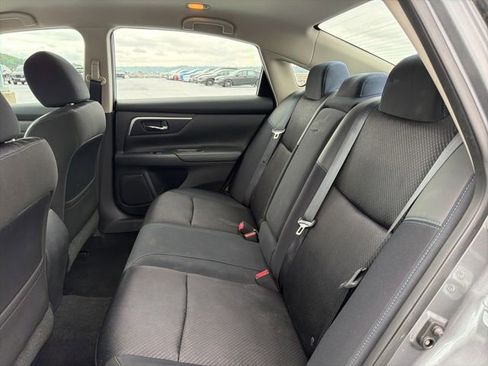 Used 2016 Nissan Altima 2.5 SR w/ Interior Lighting Package FWD image 8