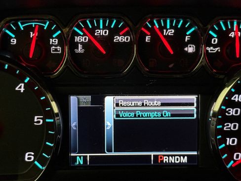 Used 2015 Chevrolet Suburban LTZ RWD image 55
