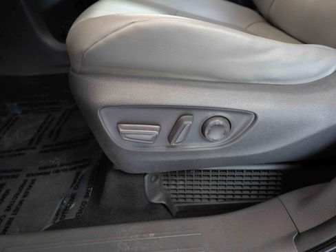 Used 2021 Toyota Sienna XLE FWD image 12