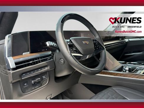 Used 2025 Cadillac Escalade Sport Platinum w/ LPO, Floor Liner Package AWD/4WD image 20