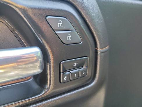 Used 2022 GMC Sierra 1500 AT4 w/ AT4 Preferred Package AWD/4WD image 17