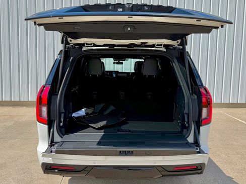 New 2026 Ford Expedition Max Platinum w/ Stealth Appearance Package AWD/4WD image 17