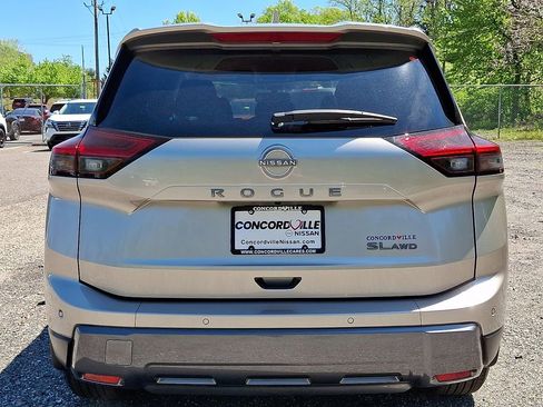 Used 2024 Nissan Rogue SL AWD/4WD image 5