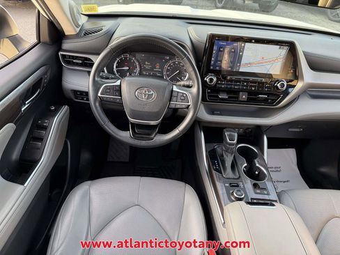 Used 2022 Toyota Highlander Limited image 20