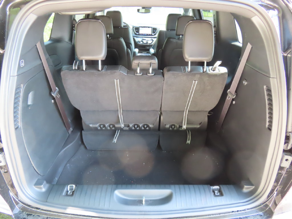 New 2027 Chrysler Pacifica Select w/ Family Tech Group AWD/4WD image 16