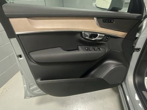 Certified 2025 Volvo XC90 B6 Plus image 7