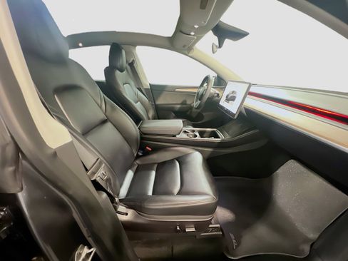 Used 2023 Tesla Model Y Performance image 22
