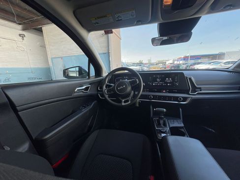 Used 2025 Kia Sportage LX FWD image 34
