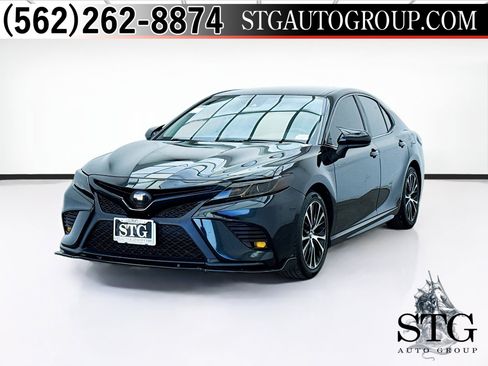 Used 2019 Toyota Camry SE FWD image 1
