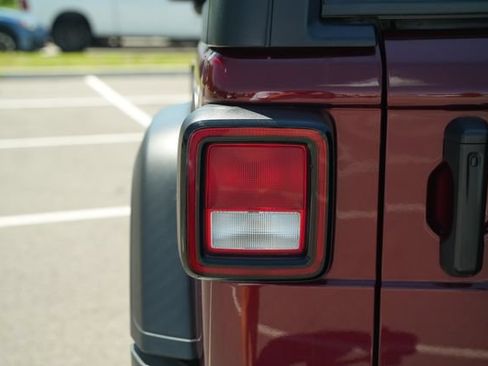 Used 2022 Jeep Wrangler Sport AWD/4WD image 39