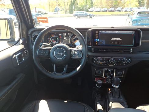 Used 2025 Jeep Wrangler Unlimited Rubicon 392 AWD/4WD image 9