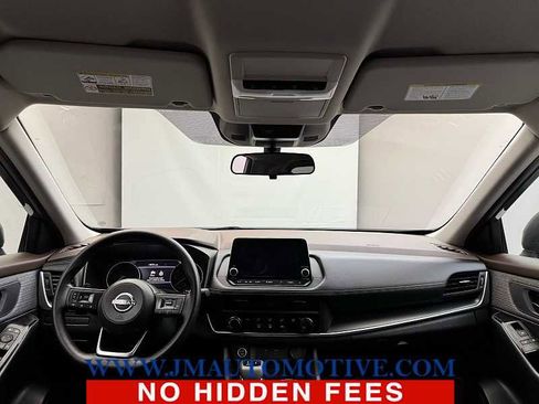 Used 2023 Nissan Rogue S image 11