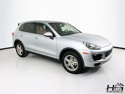 Used 2017 Porsche Cayenne S image 4