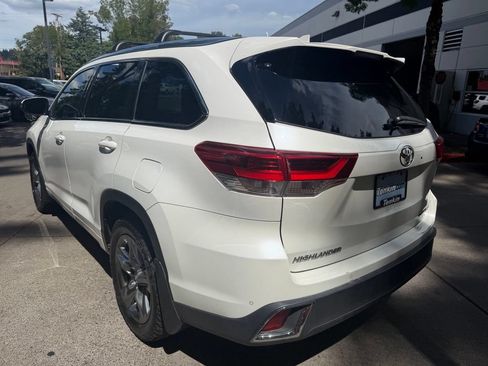 Used 2018 Toyota Highlander Limited Platinum AWD/4WD image 5