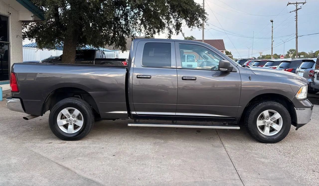 Used 2019 RAM 1500 Classic SLT w/ Luxury Group AWD/4WD image 2