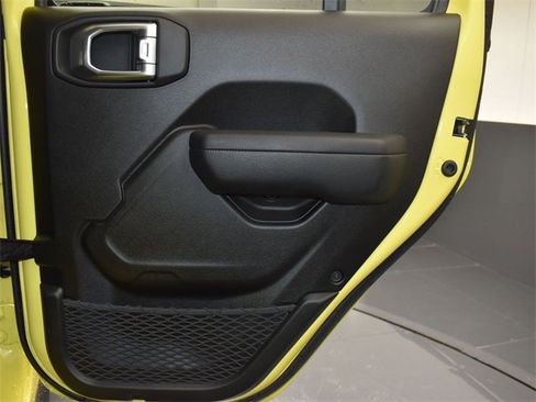 Used 2024 Jeep Gladiator Mojave w/ Technology Group image 14