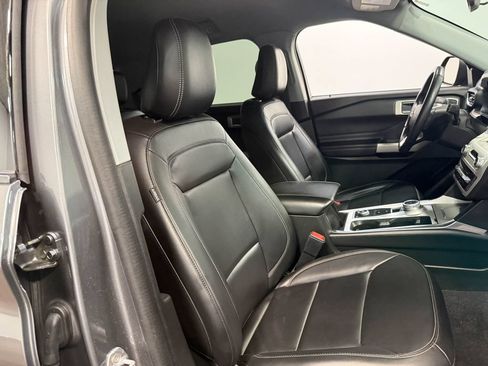 Used 2023 Ford Explorer XLT AWD/4WD image 64