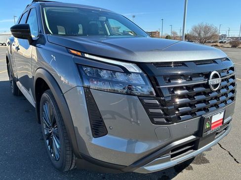 New 2026 Nissan Pathfinder SL image 8