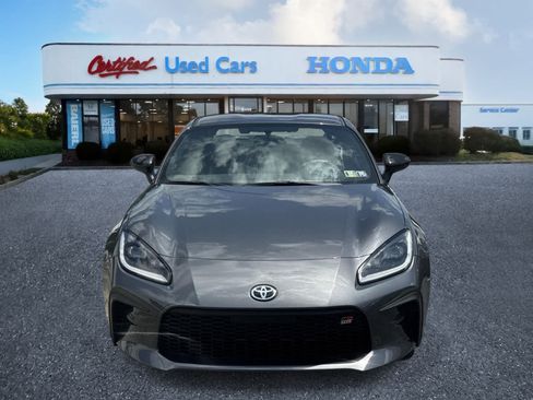 Used 2025 Toyota GR86 RWD image 8