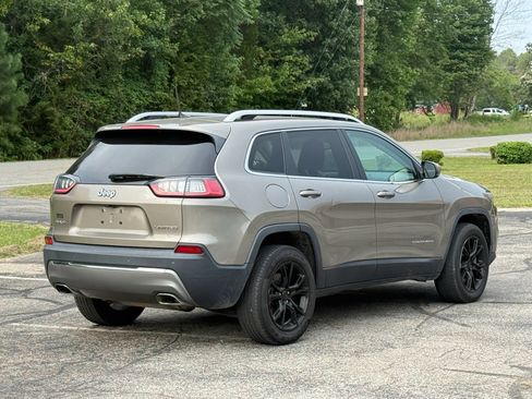 Used 2019 Jeep Cherokee Limited AWD/4WD image 4