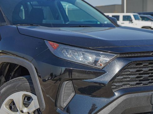 Used 2019 Toyota RAV4 LE image 3