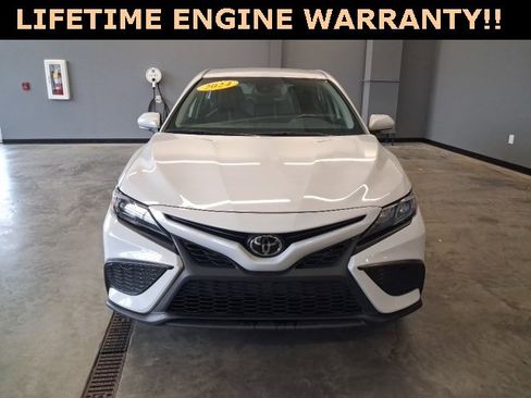 Used 2024 Toyota Camry SE image 3
