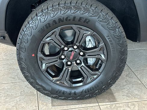 New 2025 GMC Canyon Elevation w/ Convenience Package image 29