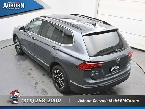 Used 2021 Volkswagen Tiguan SE w/ Panoramic Sunroof Package AWD/4WD image 26