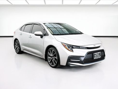 Used 2021 Toyota Corolla SE FWD image 3