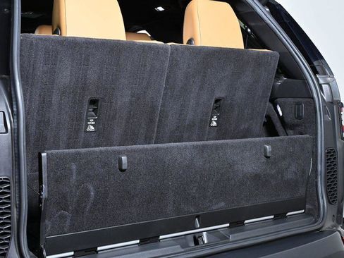 Used 2019 Land Rover Discovery HSE image 34