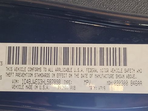 Used 2017 Jeep Wrangler Unlimited Sahara w/ Connectivity Group AWD/4WD image 33