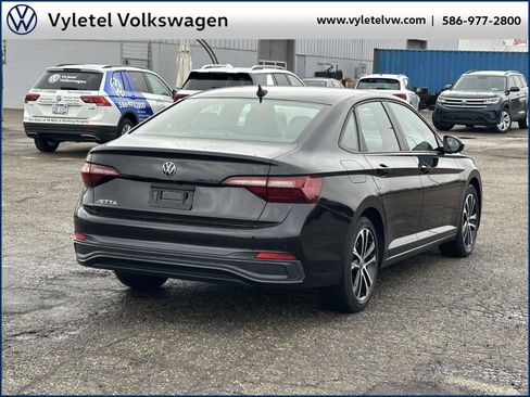 Used 2022 Volkswagen Jetta Sport image 3