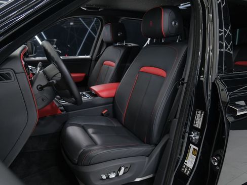 Used 2025 Rolls-Royce Cullinan image 18