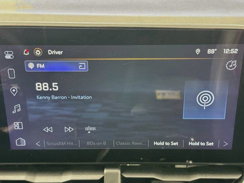 Used 2025 Chevrolet Equinox RS AWD/4WD image 16