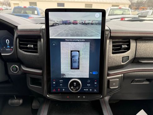 Used 2022 Ford Expedition Max Limited image 9