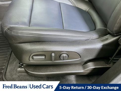 Used 2023 Chevrolet Traverse LT w/ LT Premium Package AWD/4WD image 21