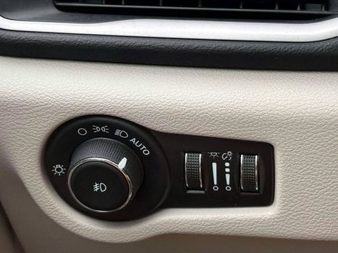 Certified 2023 Chrysler Pacifica Touring-L FWD image 21