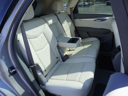 Certified 2022 Cadillac XT5 Premium Luxury w/ Technology Package image 9