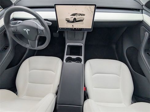 Used 2025 Tesla Model Y Long Range image 8
